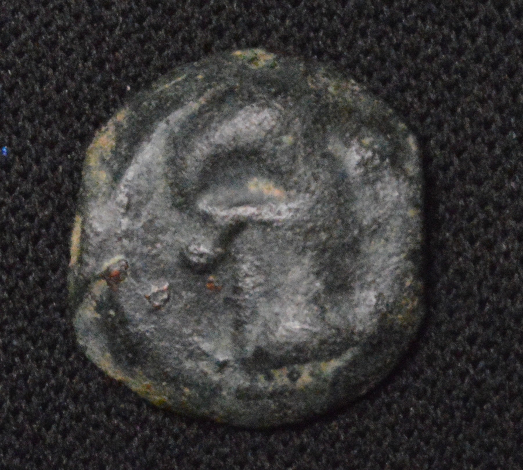 ANCIENT QUEEN CLEOPATRA AE COIN (OBVERSE: CLEOPATRA HEAD / REVERSE: DOUBLE CORNUCOPIA) 1.4g 13mm RARE!